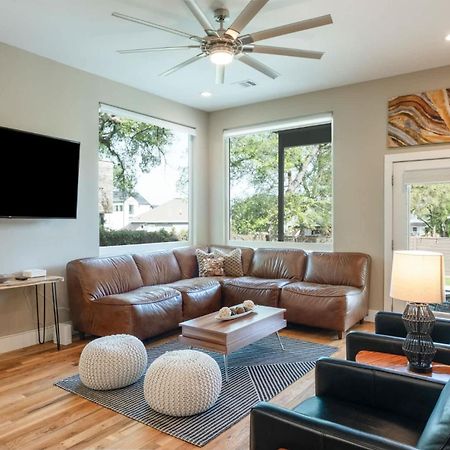 Newly Built Poolside Home W Balcony Bbq Austin Exterior photo