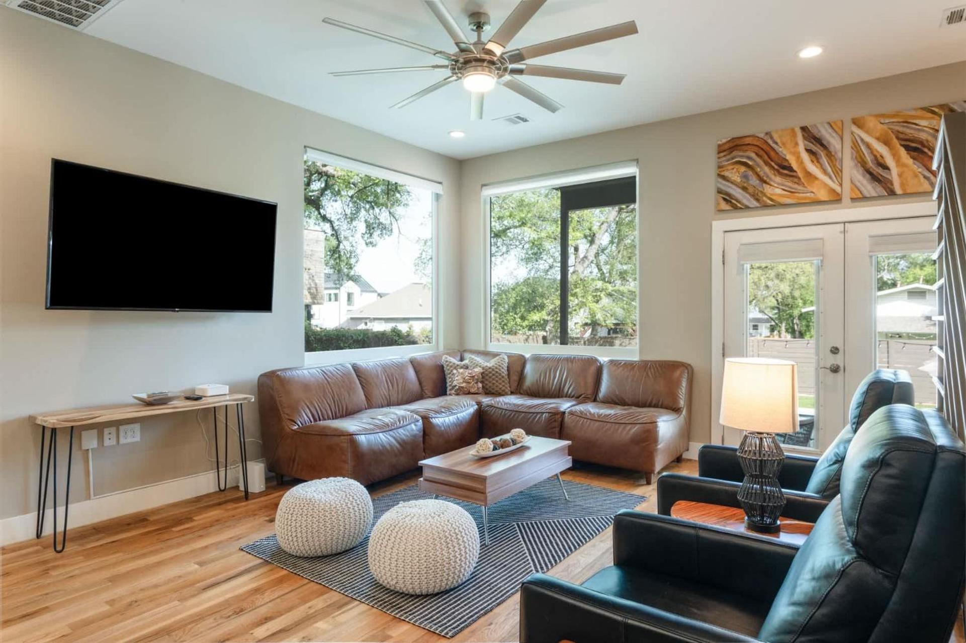 Newly Built Poolside Home W Balcony Bbq Austin Exterior photo